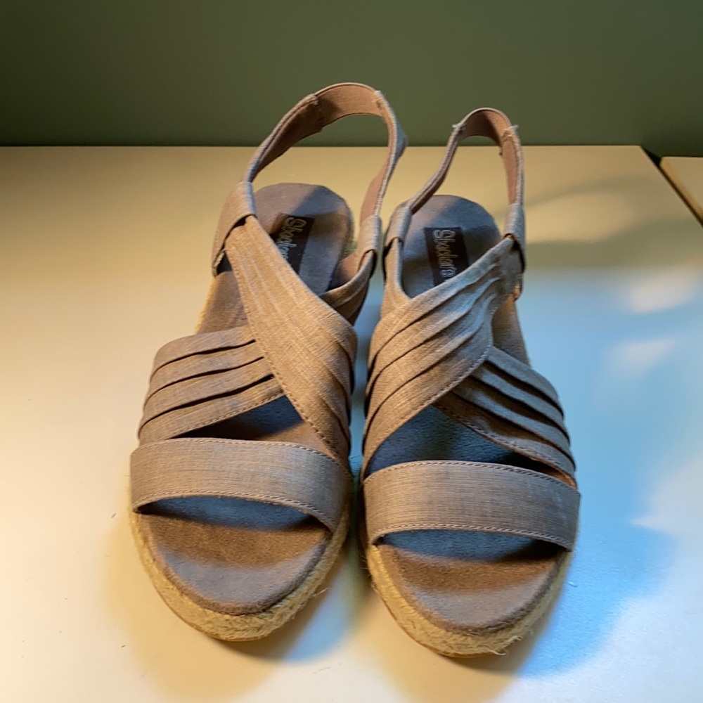 Sketchers tan sandals size 9